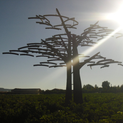 Eisen-Baum im spanischen Weinbergen